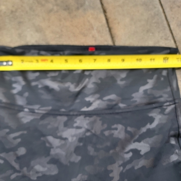 Spanx Faux Leather Camo Leggings M - Picture 6 of 9